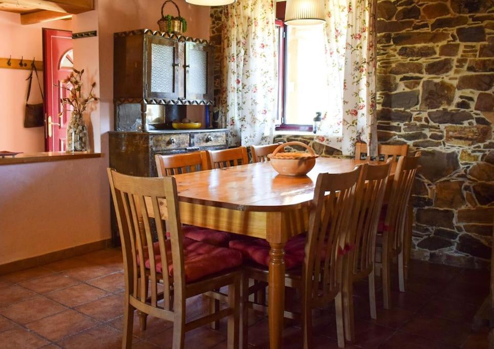 Casa Rural Tozolosolobos Otero de Bodos Екстериор снимка